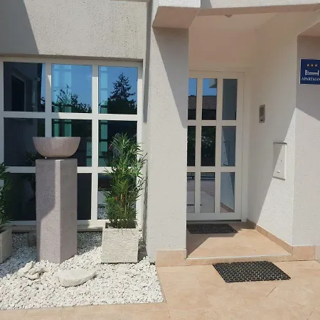 アパート Romantik Pearl With Free Ev Ch-station Valbandon